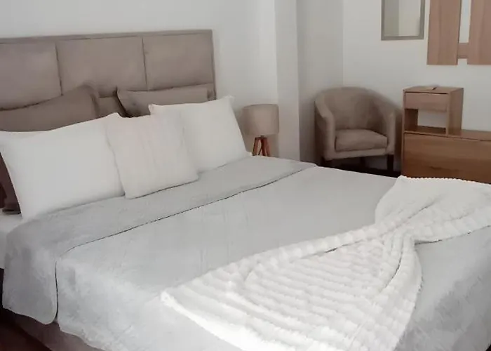 Host Albina 丰沙尔